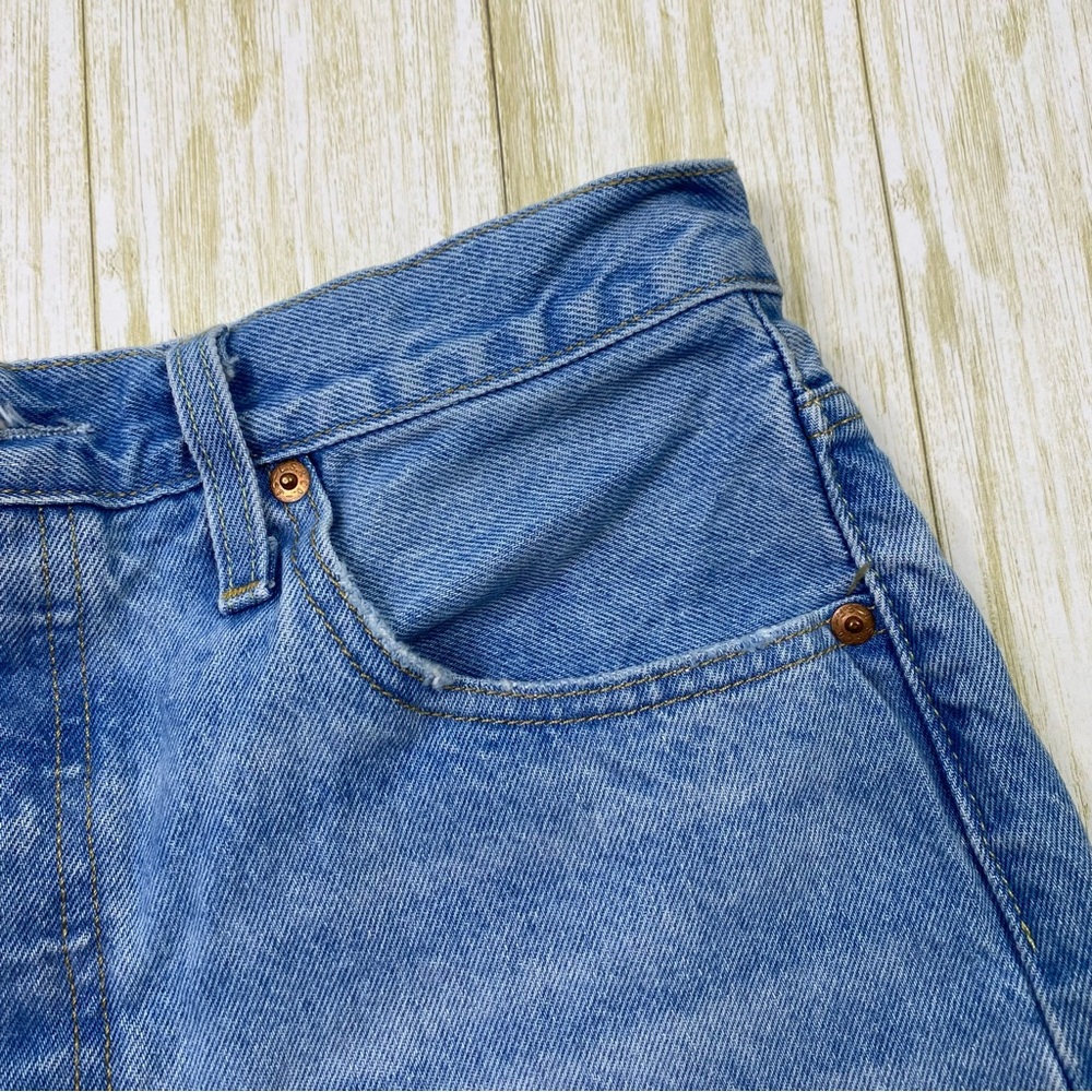 Levi’s 501 Medium Wash Button Fly Denim Cut Off Shorts - Picture 3 of 8